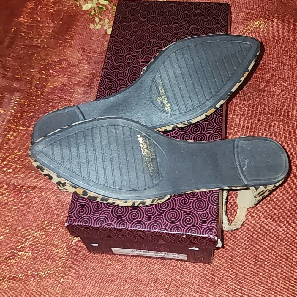 Shoe - Picture 4 of 4